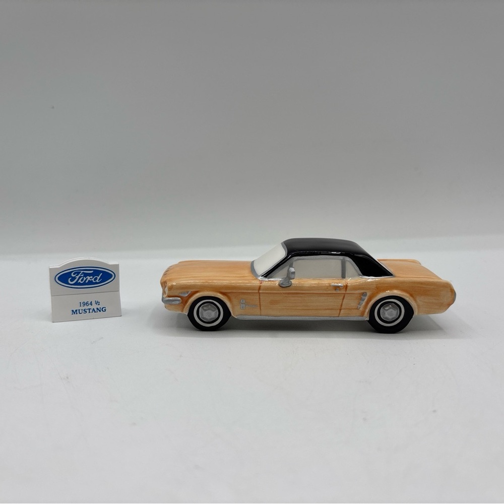 Dept 56 1998 Original Snow Village HVC 1964 1/2 Ford Mustang Set Of 2 56.54951